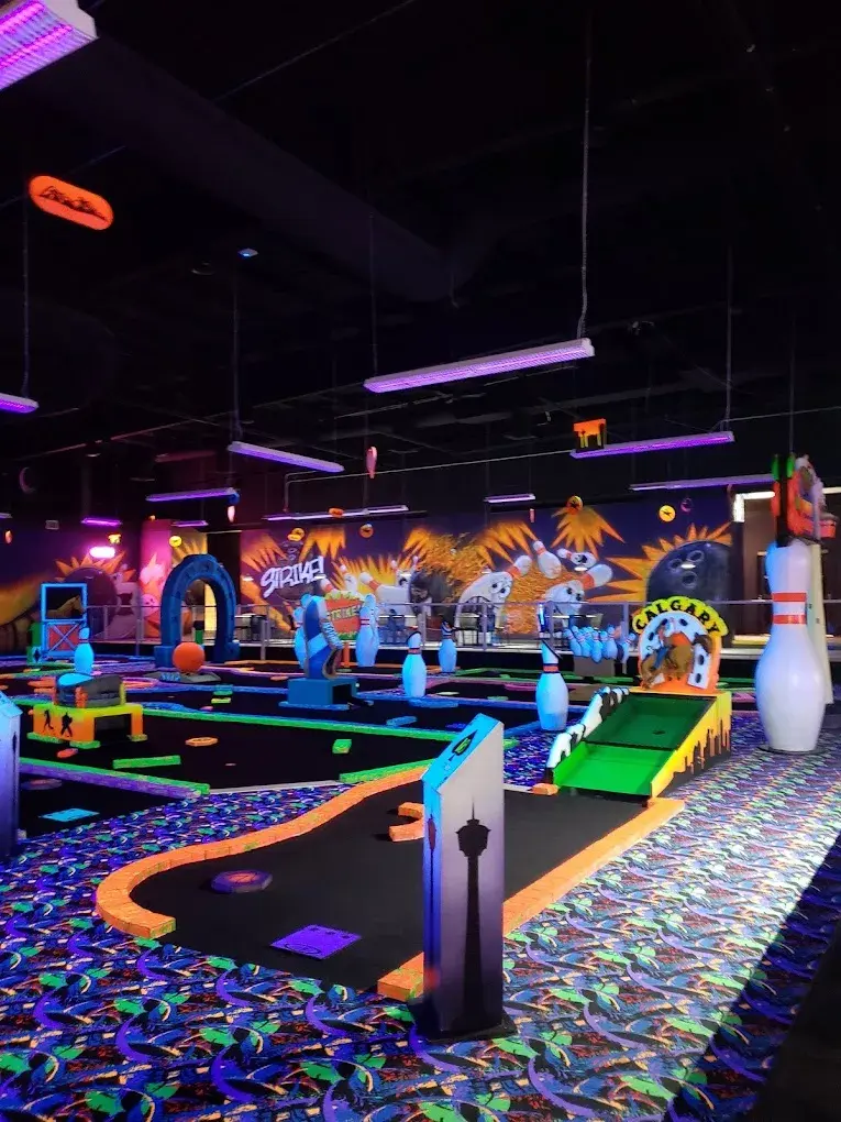 Glow in the dark mini golf at Splitsville Calgary 42 Ave