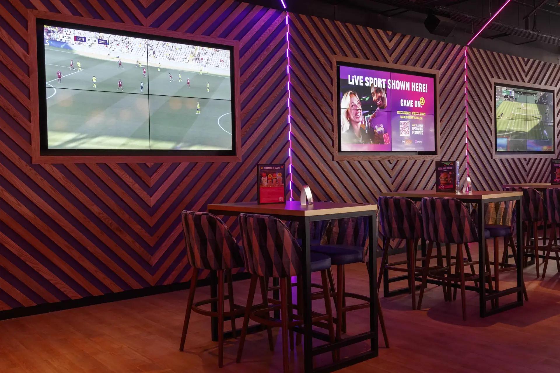 Watch the latest sporting events at Hollywood Bowl Reading