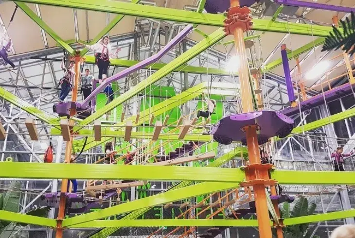 Strike in style in our VIP sections at select Splitsvilles