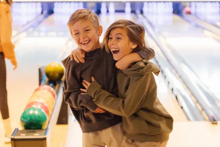 Kids happy during the summer holidays at Splitsville Bowl