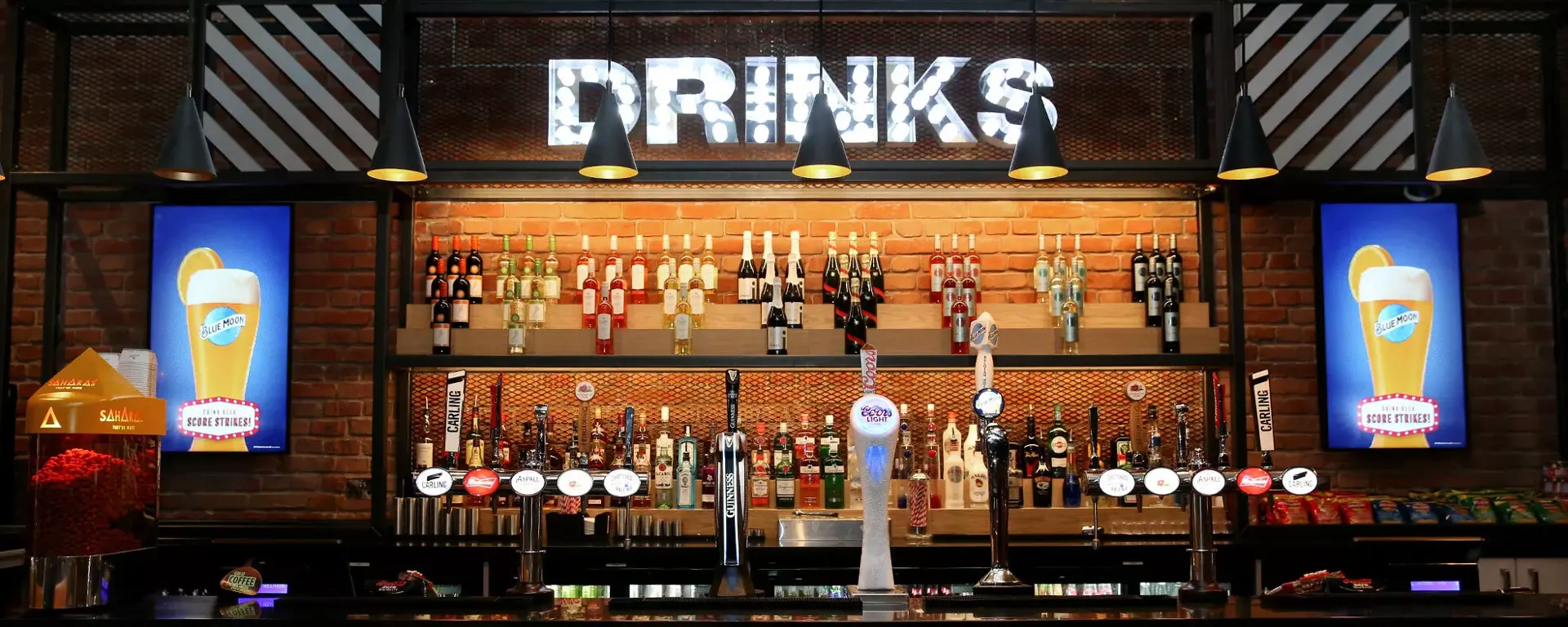 Drinks and bar at Hollywood Bowl Watford intu