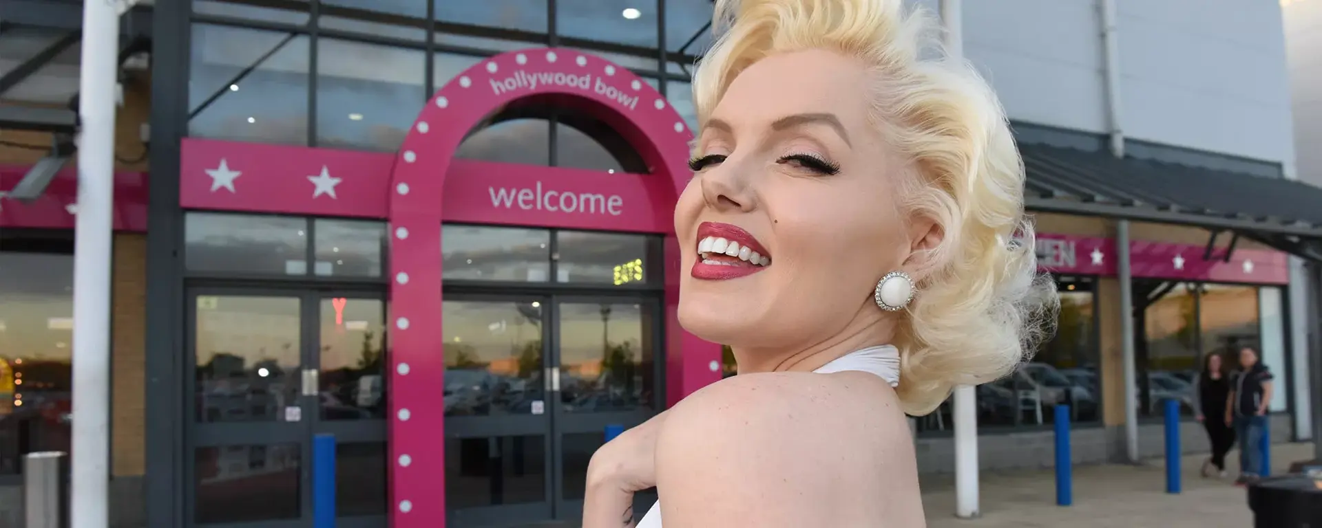 Marilyn Monroe outside of Hollywood Bowl