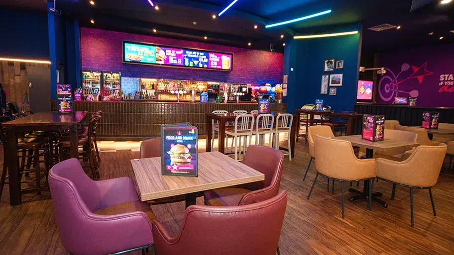 hollywood bar