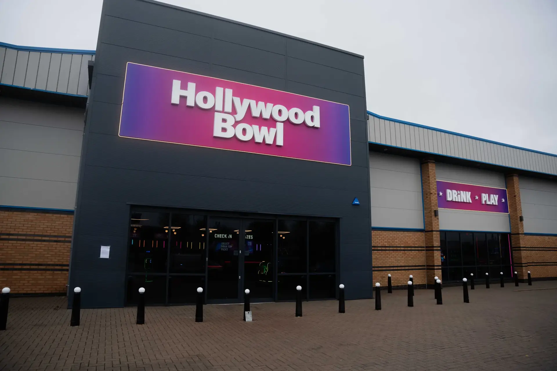 Hollywood Bowl Swindon Exterior