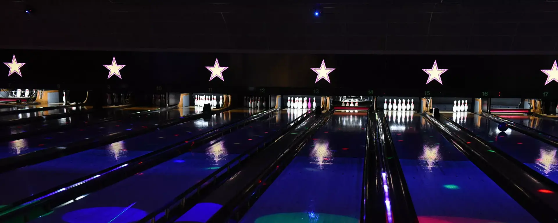 Lanes at night at Hollywood Bowl Basildon
