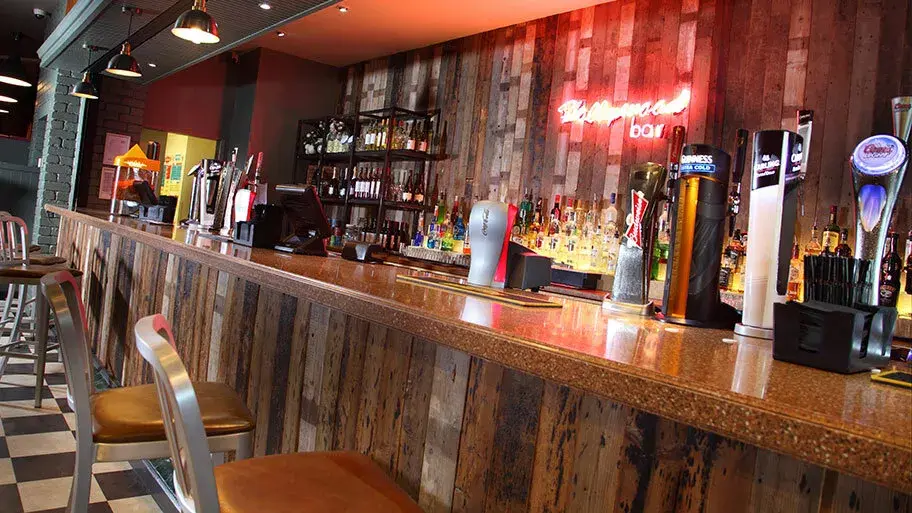 hollywood bar
